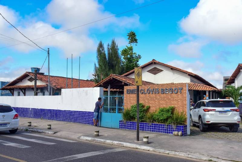 Escola Clóvis de Souza Begot ganha quadra coberta, com arquibancada e vestiários