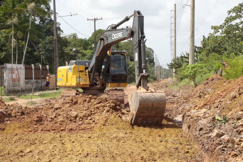 Obras na avenida União no Aurá