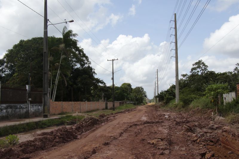 Obras na avenida União no Aurá