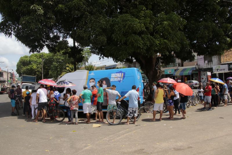 Vacina Delivery no canteiro central do Paar