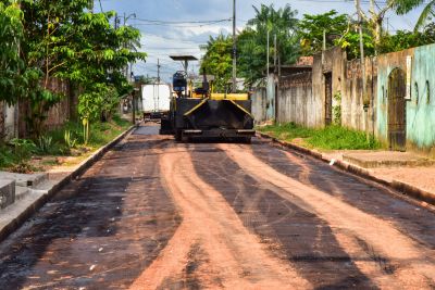Mais de 10 ruas do Loteamento São Paulo, no Distrito Industrial, recebem asfalto