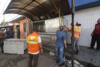 Prefeitura realiza desapropriação de “bar” irregular em parada de ônibus em Ananindeua 