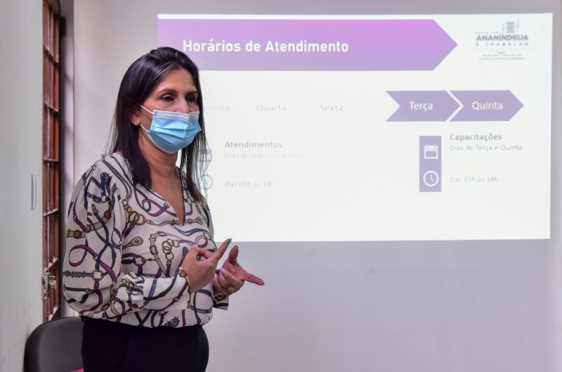 Visita dos batedores artesanais de açaí do lado Sul à Casa do Açaí