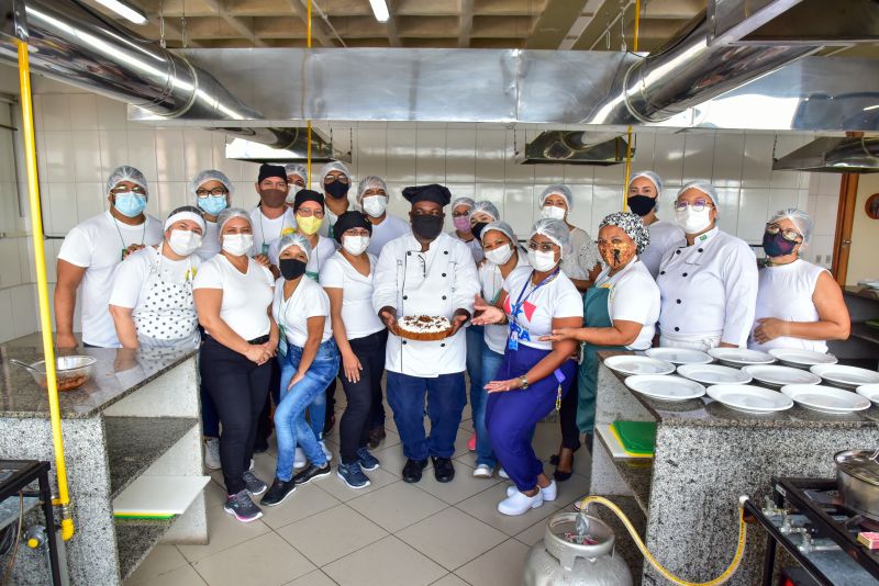 Aula prática em laboratório do Curso de Manipulação de Alimentos, Unama BR