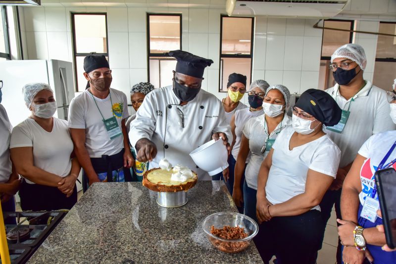 Aula prática em laboratório do Curso de Manipulação de Alimentos, Unama BR