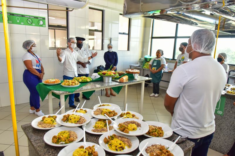 Aula prática em laboratório do Curso de Manipulação de Alimentos, Unama BR