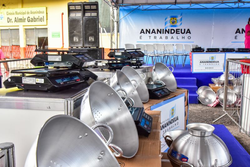 Entrega de equipamentos para feirantes do município de Ananindeua