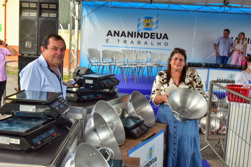 Entrega de equipamentos para feirantes do município de Ananindeua