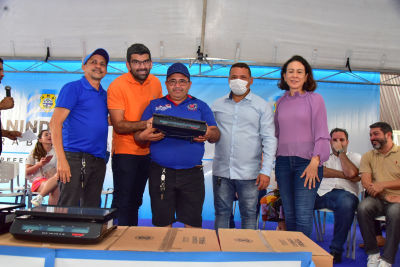 Entrega de equipamentos para feirantes do município de Ananindeua