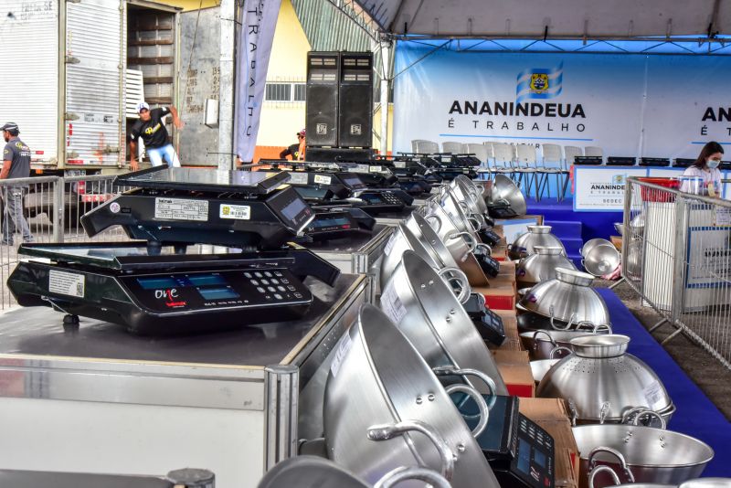 Entrega de equipamentos para feirantes do município de Ananindeua