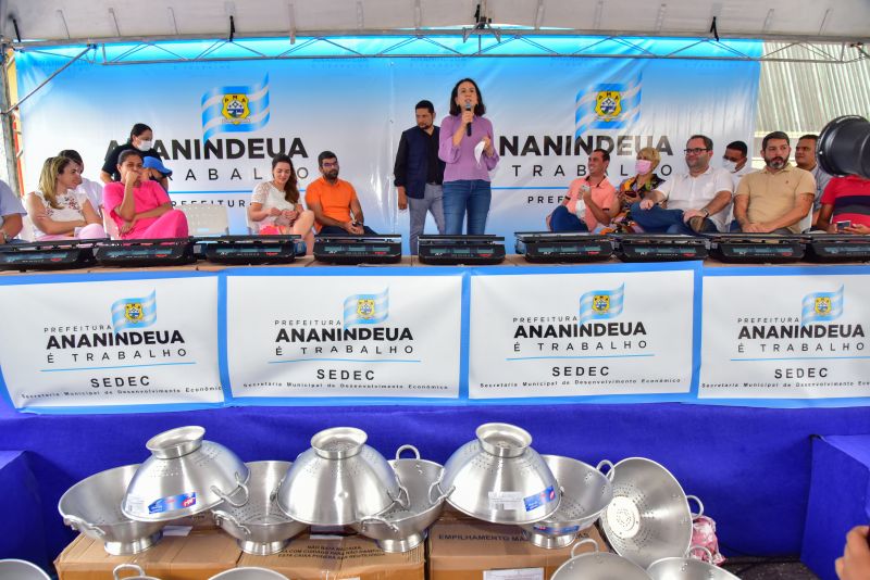 Entrega de equipamentos para feirantes do município de Ananindeua