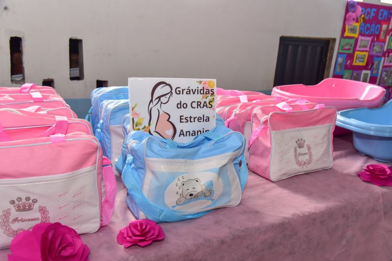 Programa Cras Estrela Ananin, entrega de Kit de Enxoval para Mães do Município