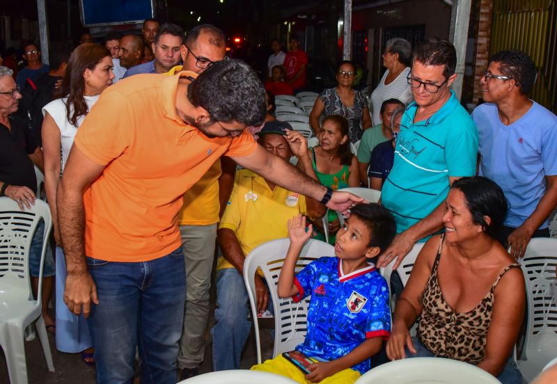 Auxílio Extraordinário às família em situação de emergência no conjunto Jardim América no bairro do Coqueiro