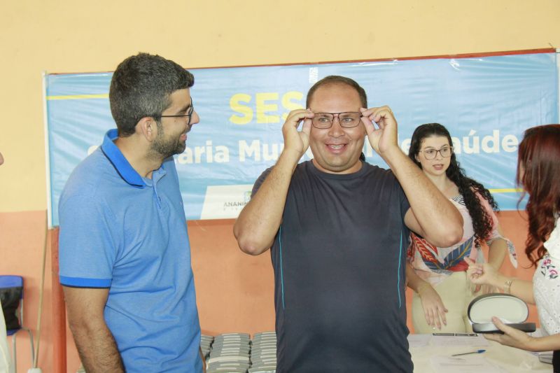 Entrega dos Óculos do Programa Prefeitura nos Bairros para os moradores do Curuçambá - Escola Hidelgarda Caldas Miranda