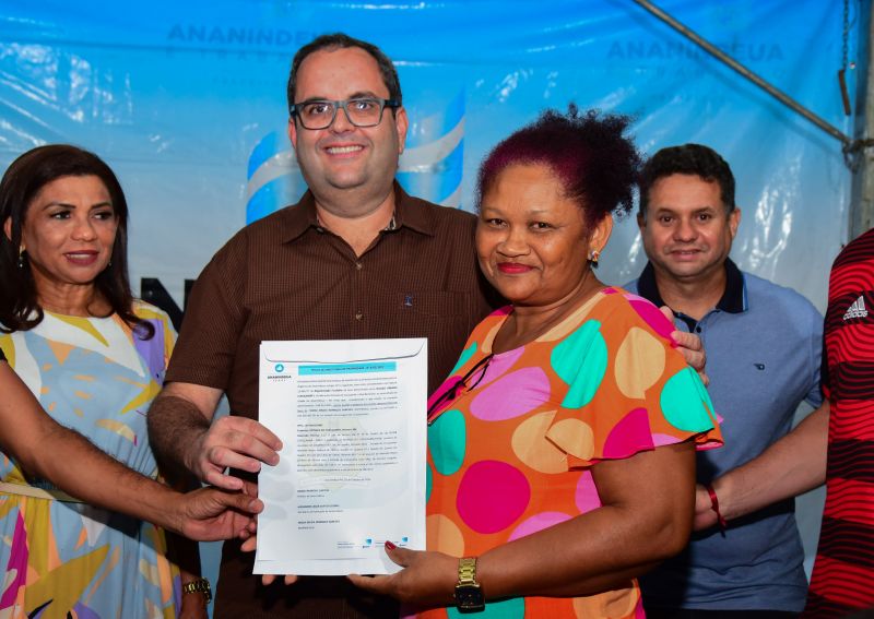 Entrega de 64 Títulos de Propriedade de Terra na Área do Porto no bairro do Curuçambá