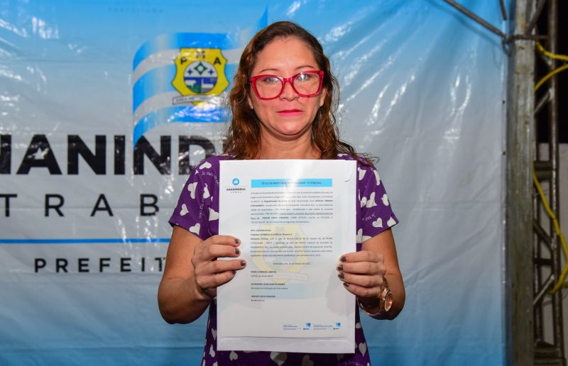 Entrega de 64 Títulos de Propriedade de Terra na Área do Porto no bairro do Curuçambá