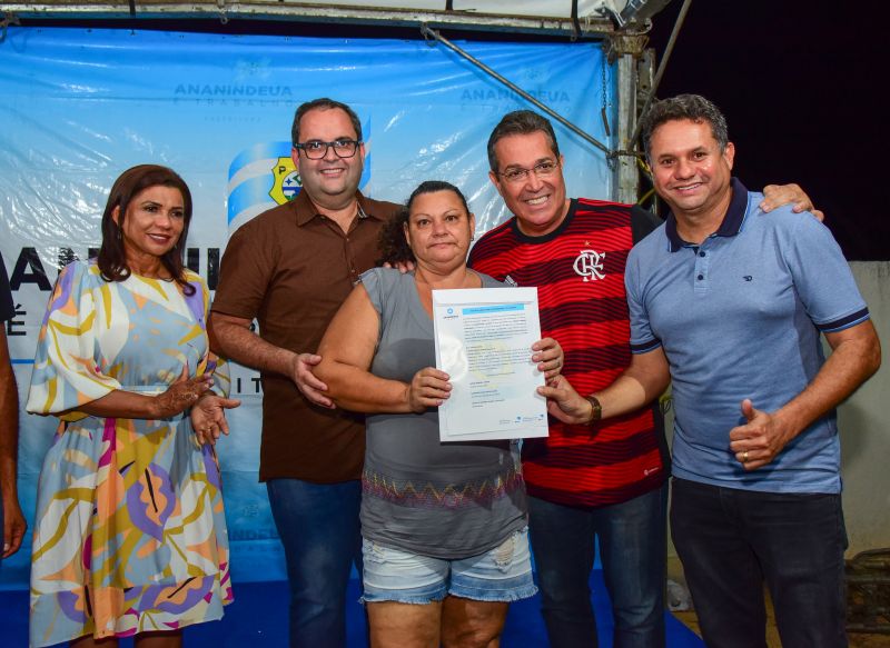 Entrega de 64 Títulos de Propriedade de Terra na Área do Porto no bairro do Curuçambá