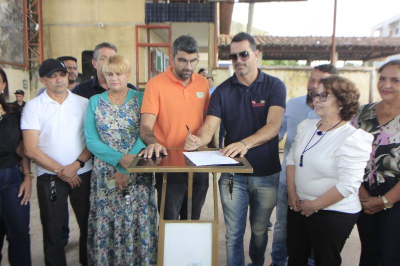 Assinatura de Ordem de Serviço para Reforma da EMEF Nova Tauari no Icuí Guajará