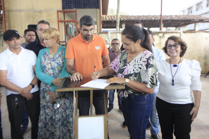 Assinatura de Ordem de Serviço para Reforma da EMEF Nova Tauari no Icuí Guajará