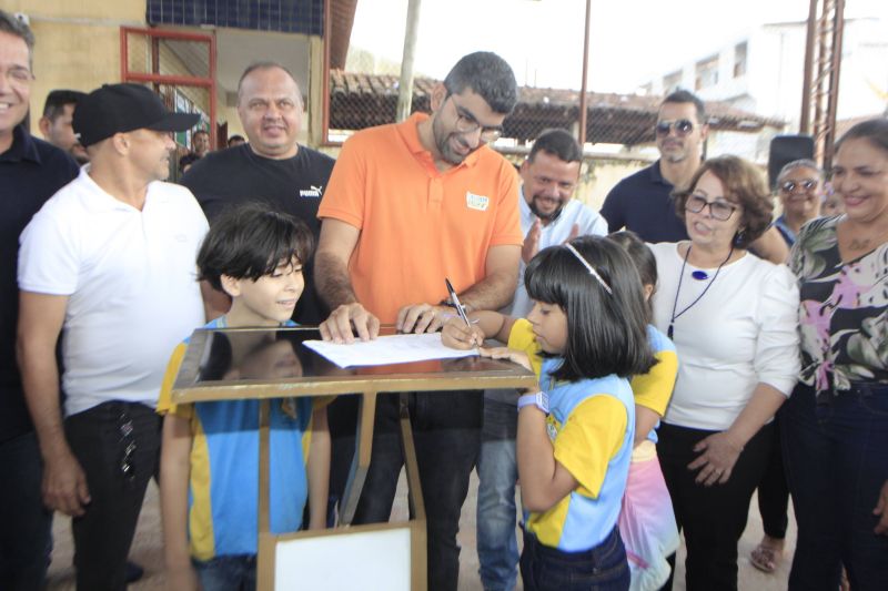 Assinatura de Ordem de Serviço para Reforma da EMEF Nova Tauari no Icuí Guajará