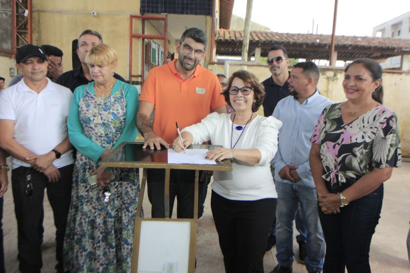 Assinatura de Ordem de Serviço para Reforma da EMEF Nova Tauari no Icuí Guajará