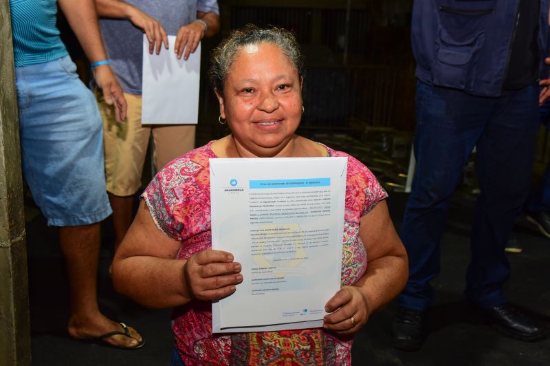 Entrega de 74 Títulos de Propriedade de Terra da Área do Loteamento Primavera no bairro do Atalaia