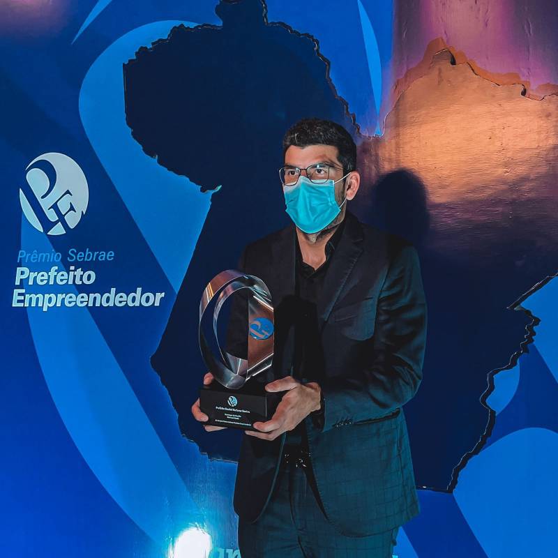 Dr. Daniel ganha prêmio Prefeito Empreendedor com o projeto municipal “Casa do Açaí”