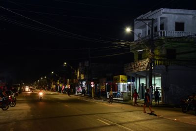 Galeria: Assinatura de O.S para realização de troca das lâmpadas em Led no bairro do Distrito Industrial. Programa Ilumina Mais Luz para Ananindeua