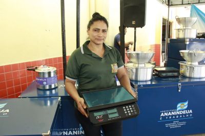 Galeria: Entrega de Utensílios de trabalho para feirantes do mercado do Distrito Industrial