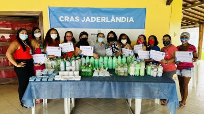Prefeitura entrega certificados para alunas do curso de qualificação profissional e geração de renda em Ananindeua