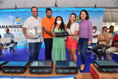 Prefeitura contempla feirantes com novos equipamentos de trabalho
