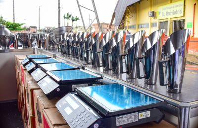 Prefeitura concluiu 2ª etapa de entrega de equipamentos aos feirantes