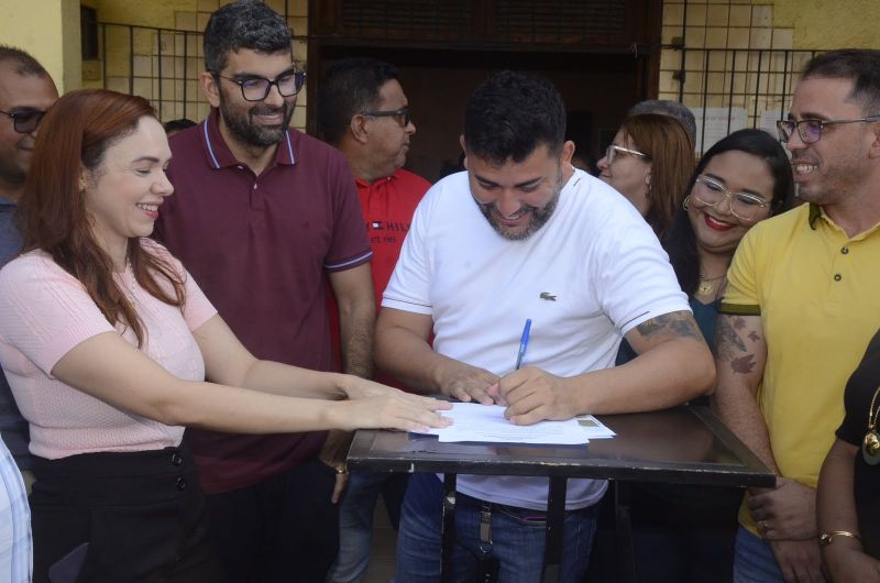 Assinatura de ordem serviço para reforma da Clinica Saúde da Família no bairro do Coqueiro
