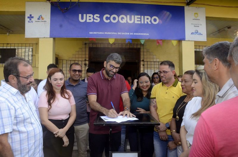Assinatura de ordem serviço para reforma da Clinica Saúde da Família no bairro do Coqueiro