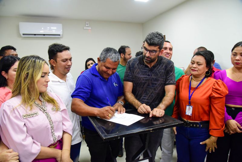 Assinatura De Ordem De Serviço Na Vila Esperança, Para Reforma da Unidade de Saúde e Programa Ilumina Mais Luz para Ananindeua