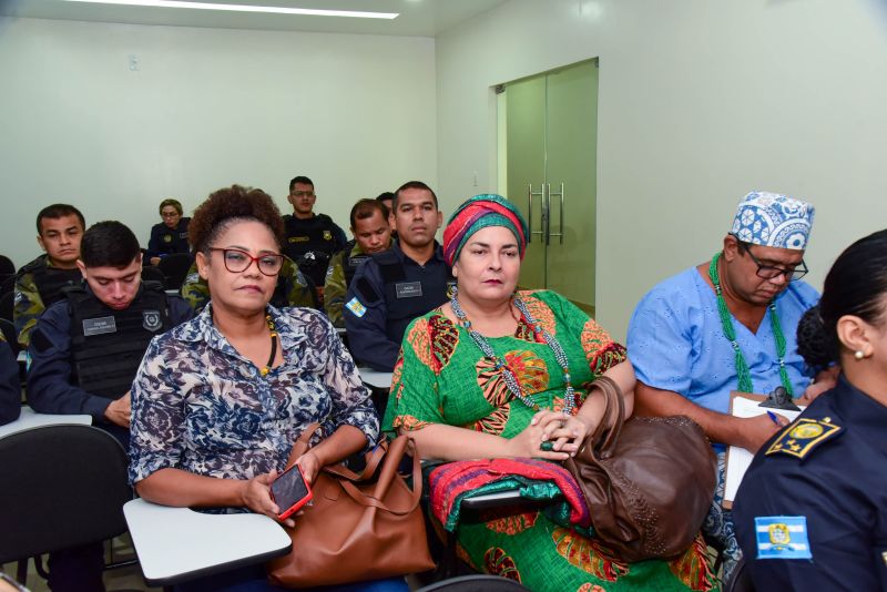 Palestra sobre violência racial e intolerância religiosa no Auditorio da OAB Ananindeua