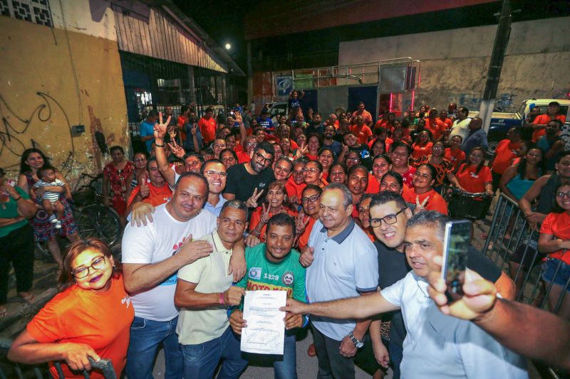Assinatura de ordem de serviço das ruas Da Paz, João Figueiredo e São Benedito no bairro Águas Lindas