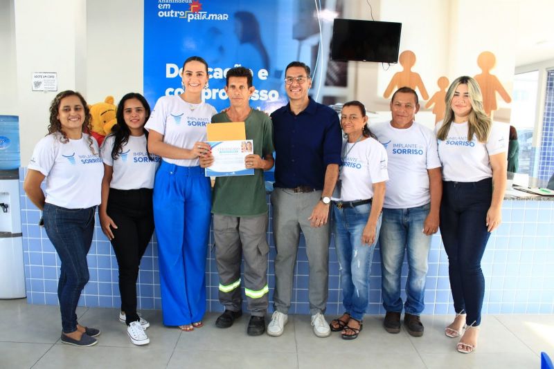 Entrega dos certificados dos pacientes atendidos no Programa Implante um Sorriso na unidade Paulo Frota