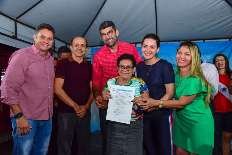 Entrega de Títulos de Propriedade na Comunidade Novo Horizonte no Bairro Levilândia