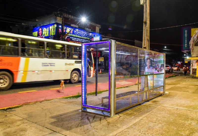Abrigo de Ônibus com Iluminação Em Led na Avenida Cláudio Sanders