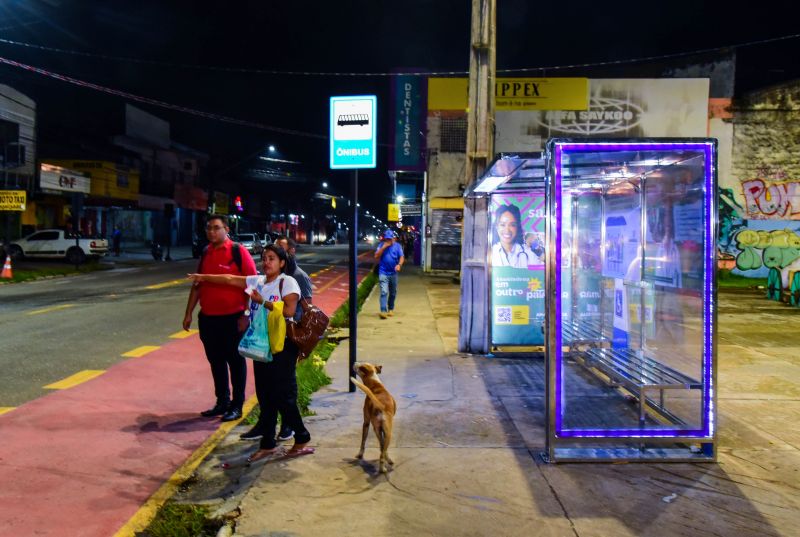 Abrigo de Ônibus com Iluminação Em Led na Avenida Cláudio Sanders
