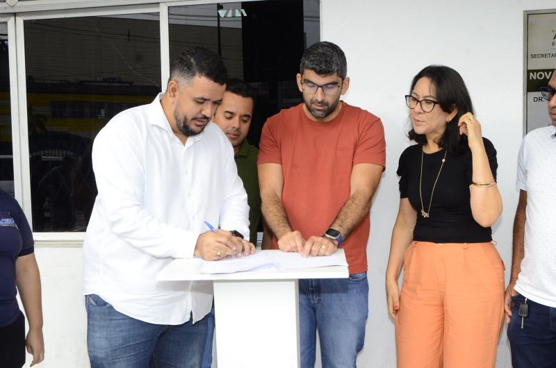 Assinatura do Termo de Cooperação Técnica Entre Órgãos EMATER, UFRA e Prefeitura de Ananindeua, com Entrega de 02 duas Lanchas para o Município.