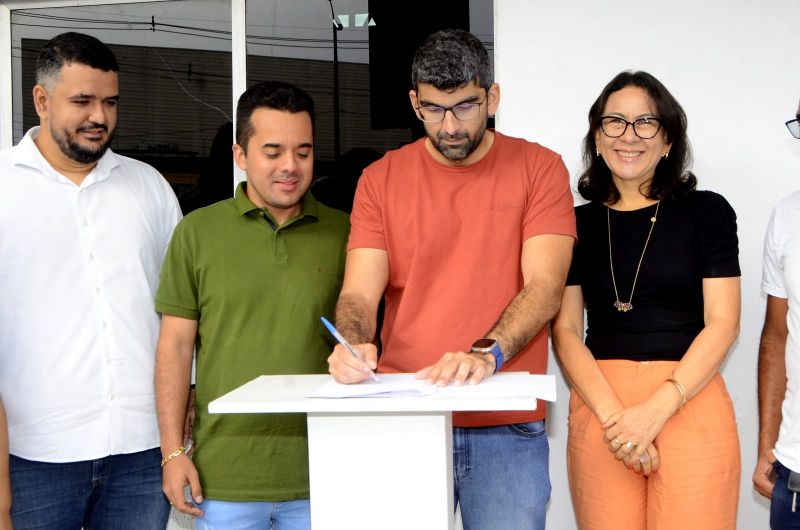 Assinatura do Termo de Cooperação Técnica Entre Órgãos EMATER, UFRA e Prefeitura de Ananindeua, com Entrega de 02 duas Lanchas para o Município.