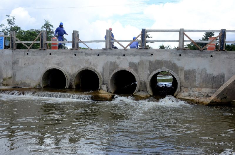 Obras na ponte da rua 2 De Junho com o canal da Toras sendo Concluída – Águas Brancas