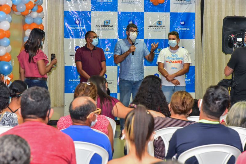 Ato de Entrega de Títulos de Propriedade da Vila Nascimento no bairro Curuçambá