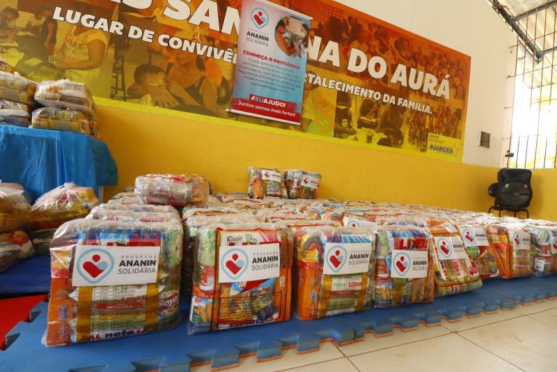 Entrega de cestas básicas no CRAS do Santana do Aurá