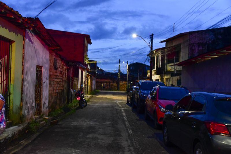 Assinatura do Decreto de Desapropriação da Comunidade Muralha na rua Cajuí no bairro Guajará I