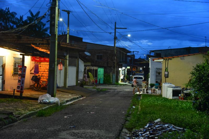 Assinatura do Decreto de Desapropriação da Comunidade Muralha na rua Cajuí no bairro Guajará I