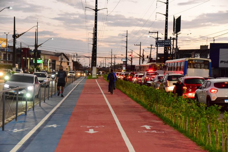 Novo Canteiro Central da Avenida Três Corações Totalmente Reformado E Revitalizado