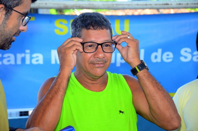 Entrega de Óculos aos pacientes atendidos no Prefeitura em Movimento no bairro de Águas Lindas